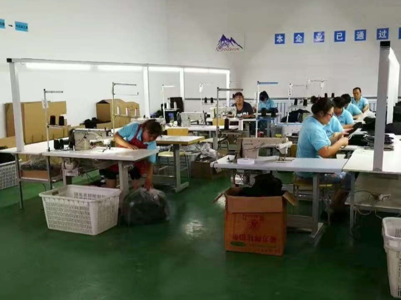 Hebei Zhaoyang Medical Instrument Co., Ltd. خط إنتاج المصنع